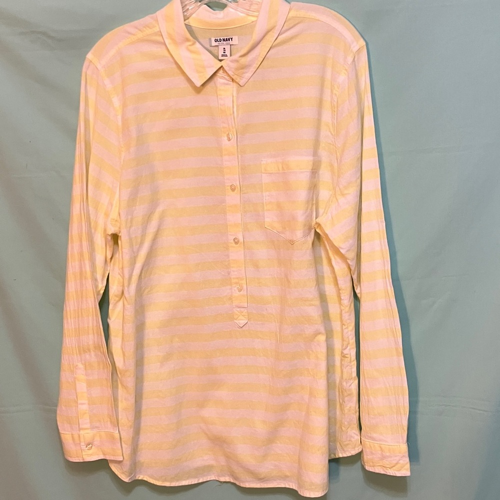 Old Navy Woman’s button down yellow and white shirt